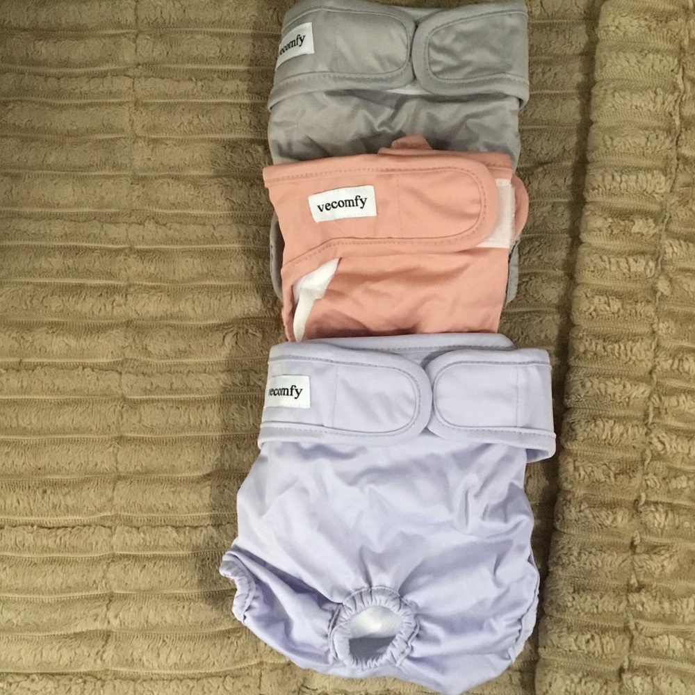 Vecomfy female belly bands/dog wraps, size medium, NIP.